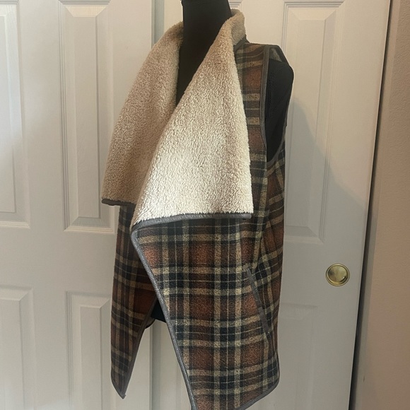 Winter warm vest plaid faux sheep skin lining - Picture 2 of 2